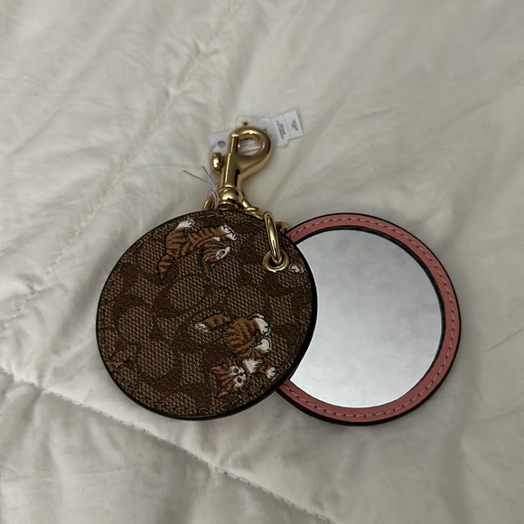 Coach kitty mirror keychain - Picture 2 of 4